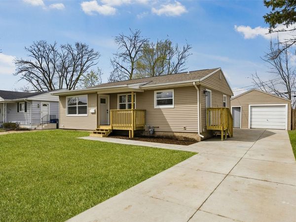 1110 Regent St NE , Cedar Rapids, IA 52402