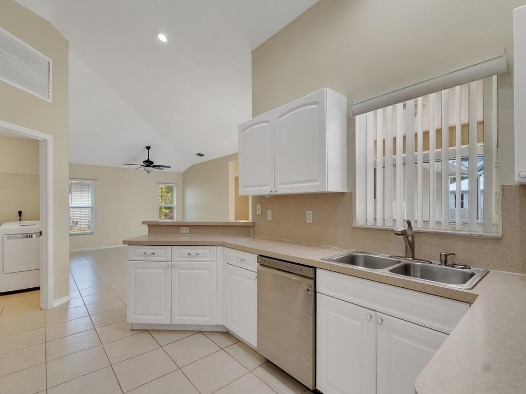 962 Montrose Avenue, Sebastian, FL 32958 Photo