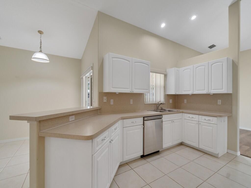 962 Montrose Avenue, Sebastian, FL 32958 Photo