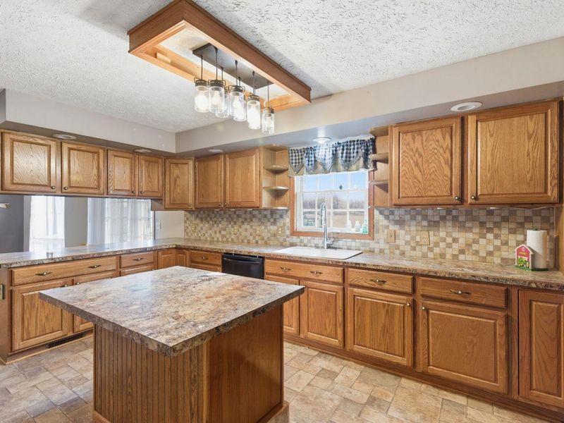 2215 Shupp Road, Bucyrus, OH 44820 Photo 10