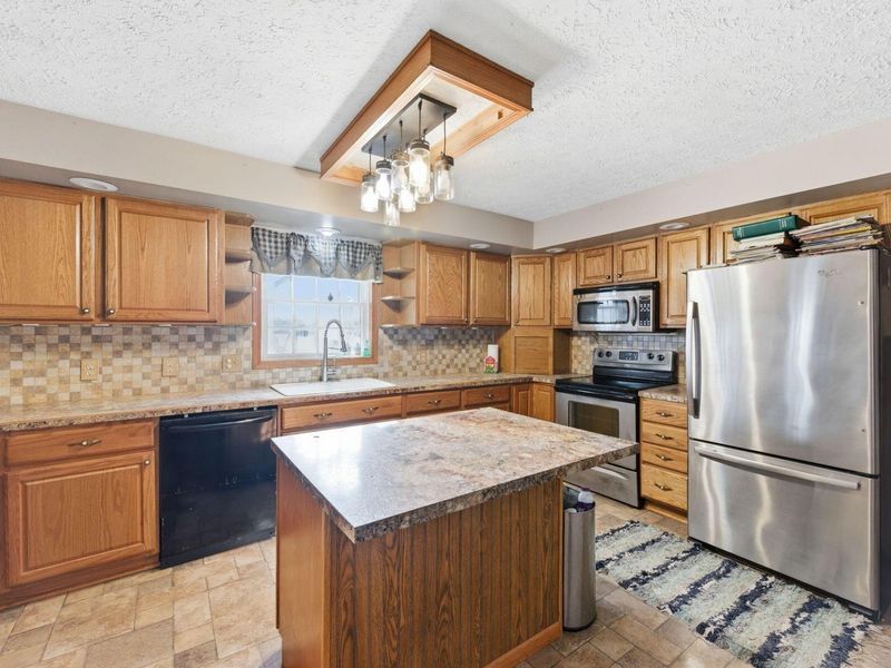 2215 Shupp Road, Bucyrus, OH 44820 Photo 8