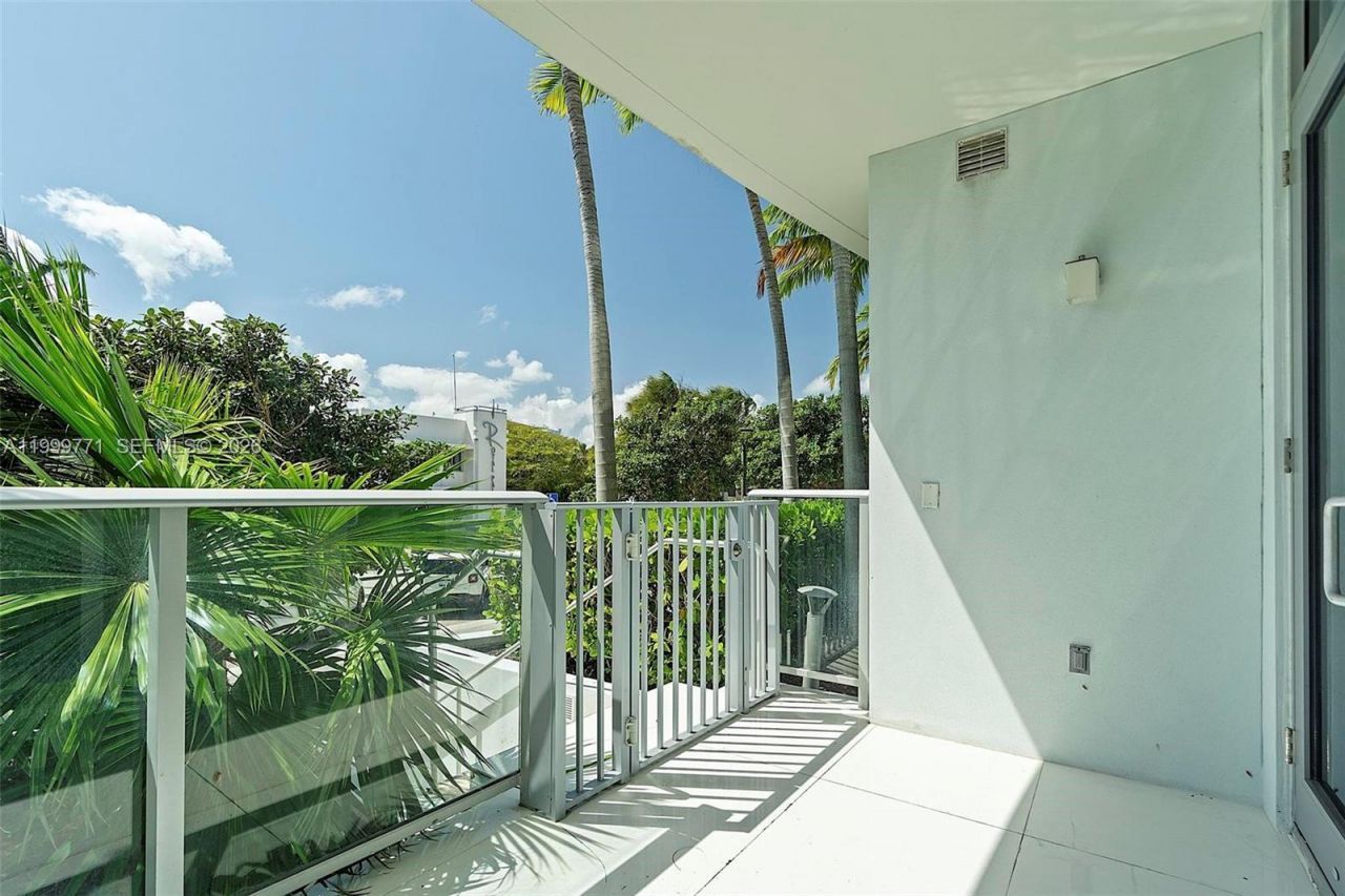 701 N Fort Lauderdale Beach Blvd, Unit TH3, Fort Lauderdale, FL 33304 Photo