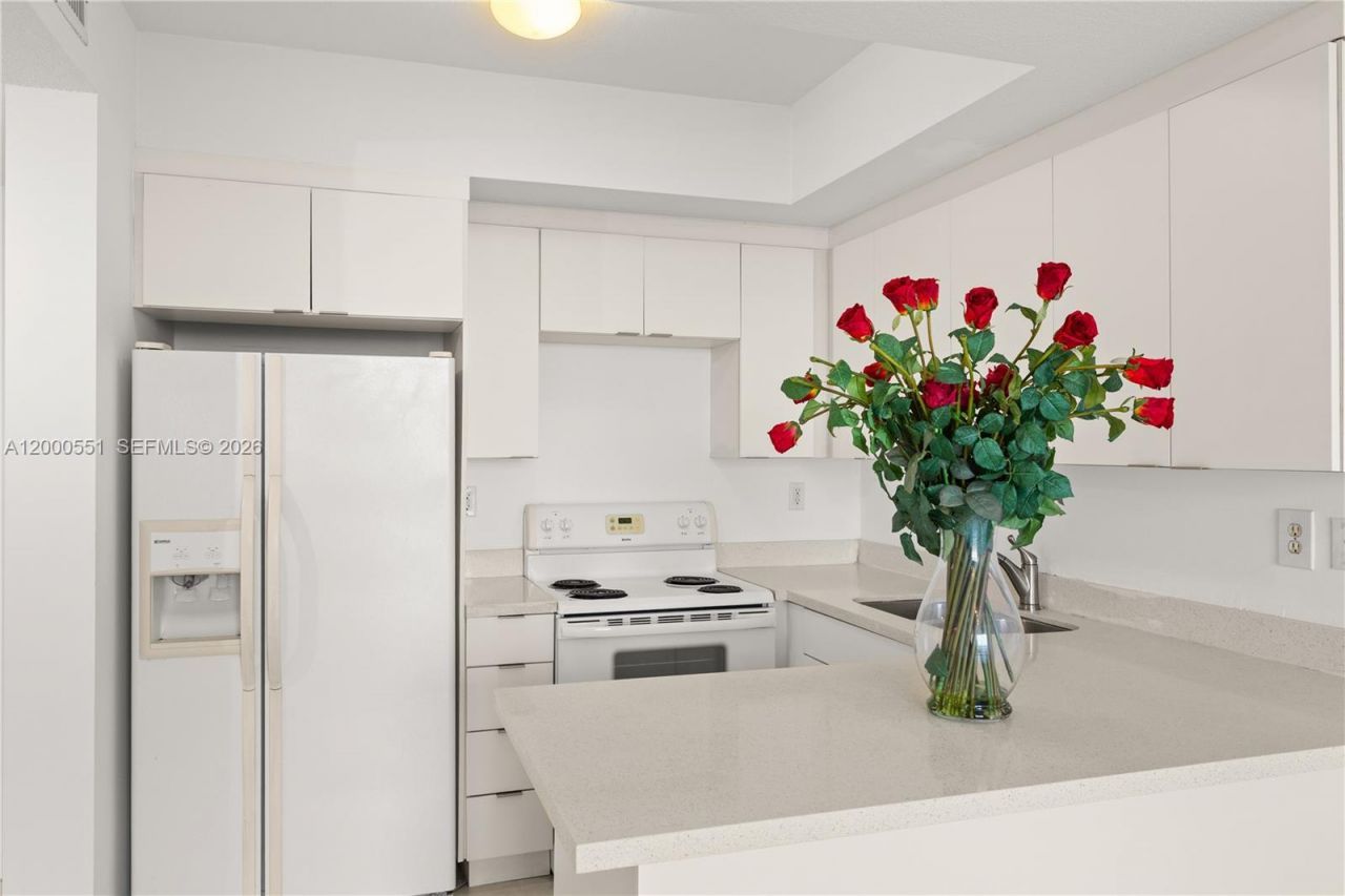 3500 Coral Way, Unit 1112, Miami, FL 33145 Photo