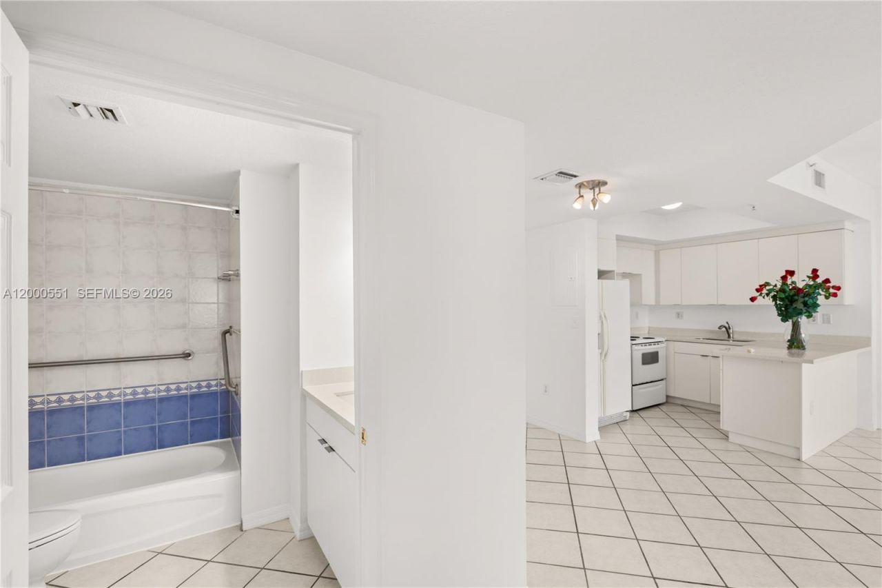 3500 Coral Way, Unit 1112, Miami, FL 33145 Photo