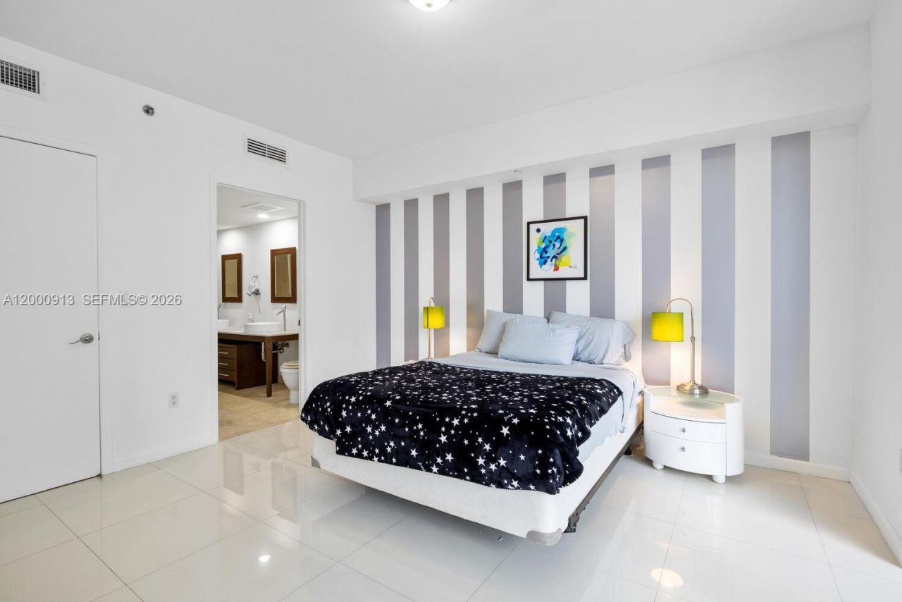 475 Brickell Ave, Unit 2611, Miami, FL 33131 Photo