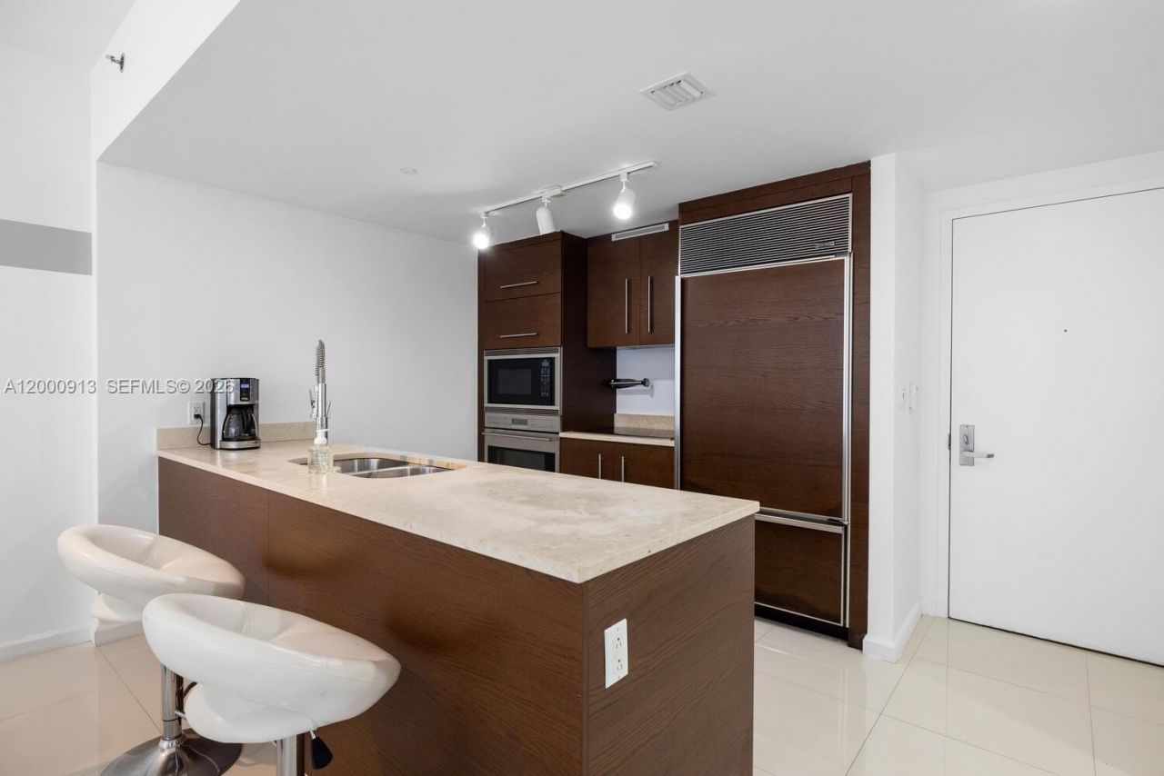 475 Brickell Ave, Unit 2611, Miami, FL 33131 Photo