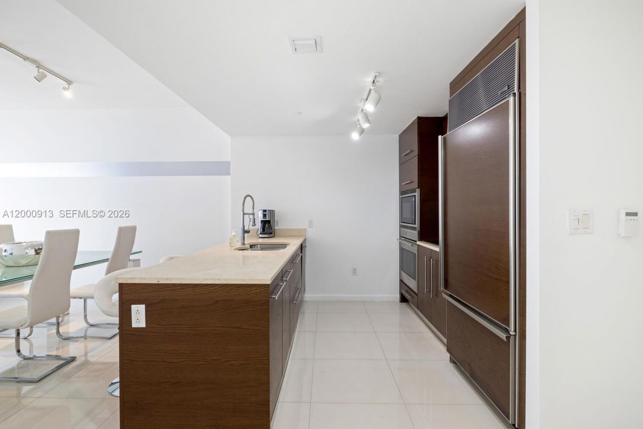 475 Brickell Ave, Unit 2611, Miami, FL 33131 Photo