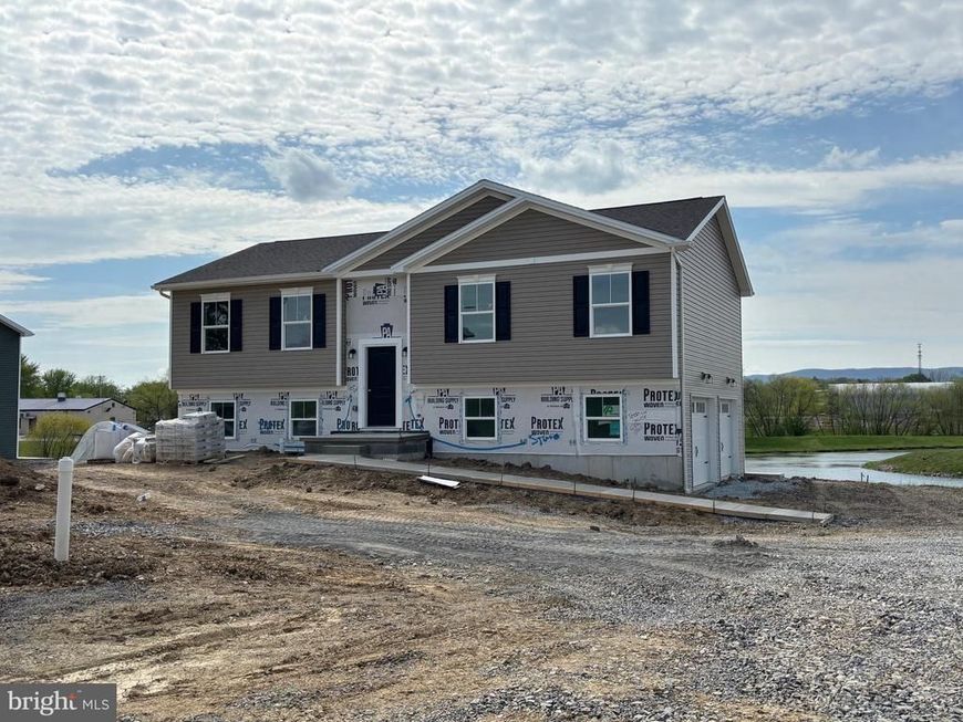 147 Meadowcreek Drive N, Chambersburg, PA 17202 Main Photo