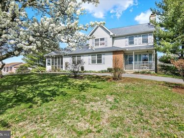 16 LINDEN DRIVE, HAMBURG, PA 19526