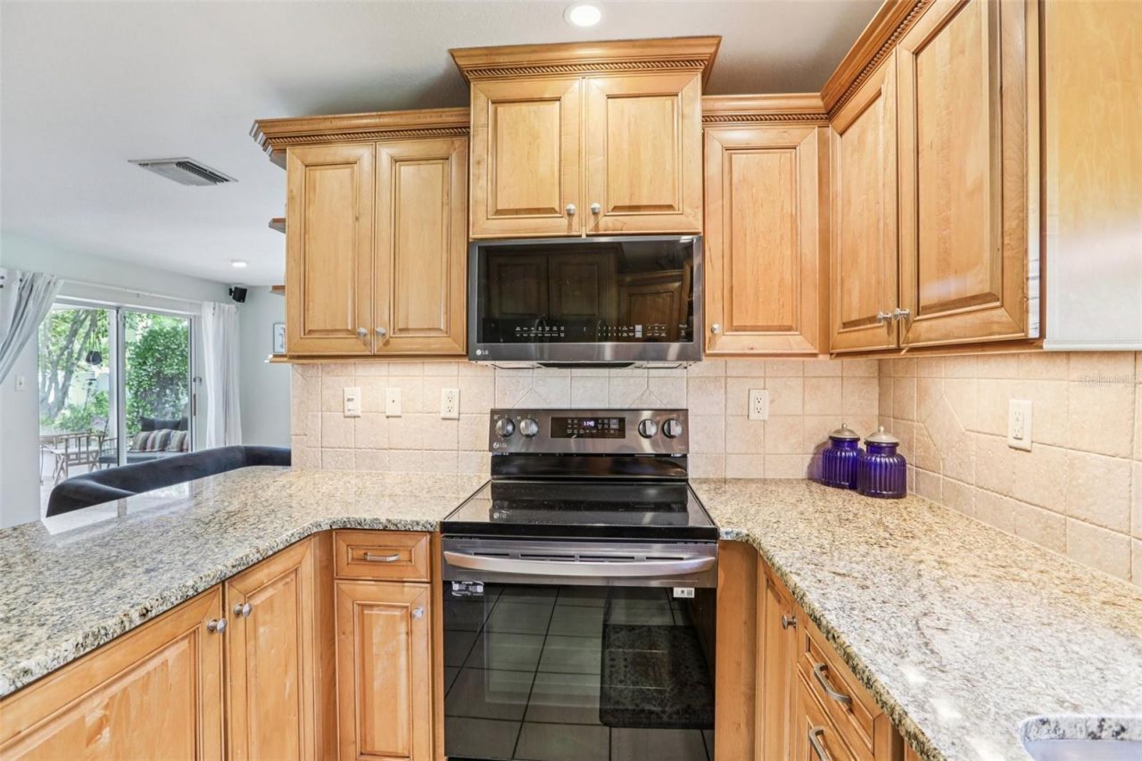 8083 Bayhaven Drive, Seminole, FL 33776 Photo
