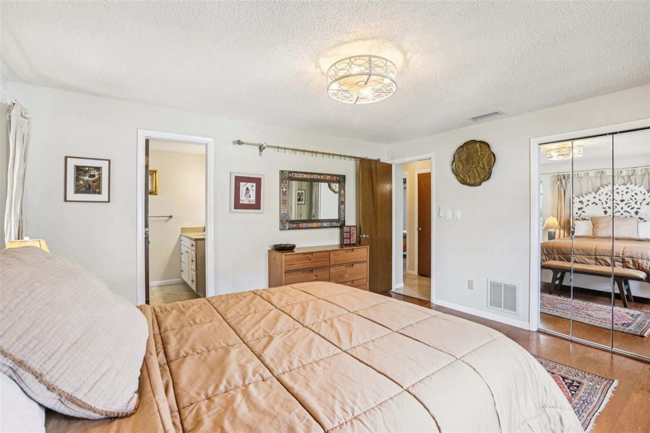 8083 Bayhaven Drive, Seminole, FL 33776 Photo