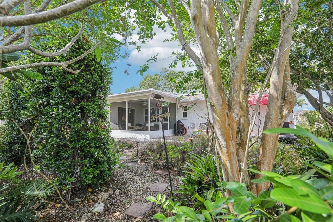 8083 Bayhaven Drive, Seminole, FL 33776 Photo