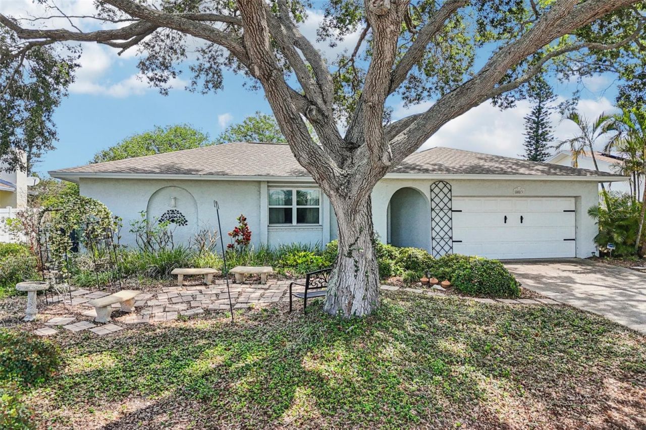 8083 Bayhaven Drive, Seminole, FL 33776 Photo