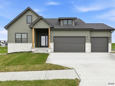 19938 Weir Street, Omaha, NE 68135