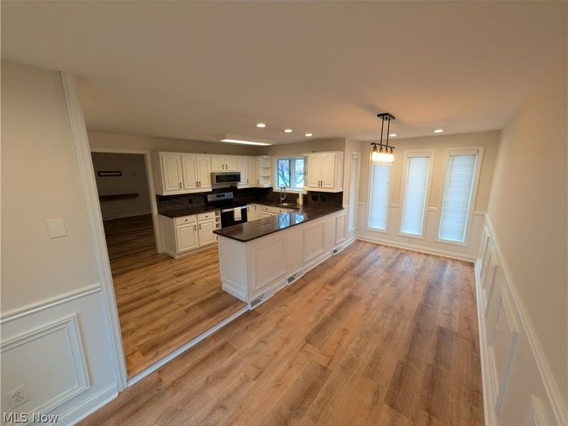 8645 Courtland Drive, Strongsville, OH 44149 Photo 4