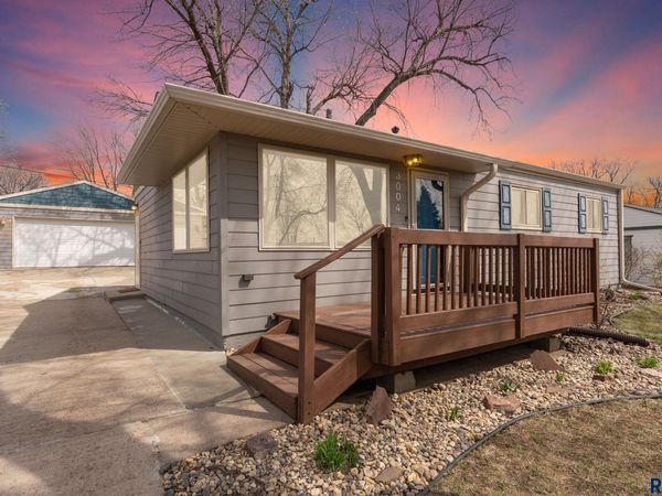 3004 E 21st St, Sioux Falls, SD 57103