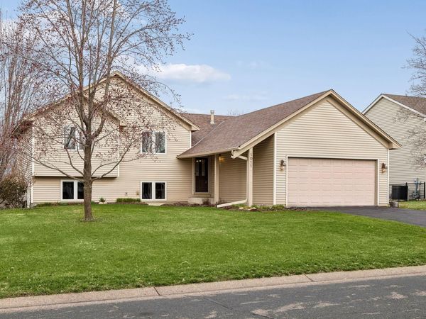 1011 Boston Hill Road, Eagan, MN 55123