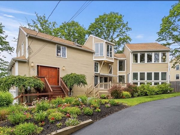 2 Rolleston Rd, Marblehead, MA 01945