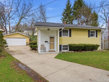 745 Barnett Place NE, Grand Rapids, MI 49503