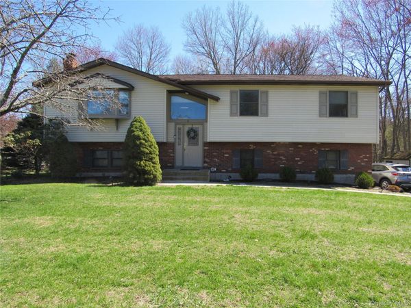 5 Hillside Road, Slate Hill, NY 10973