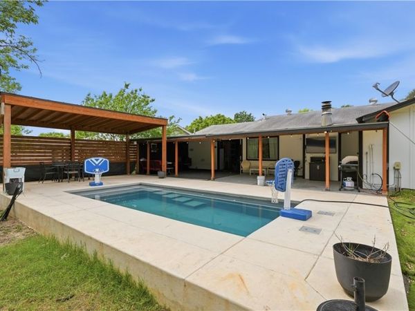 7830 Village Oak Drive, Live Oak, TX 78233