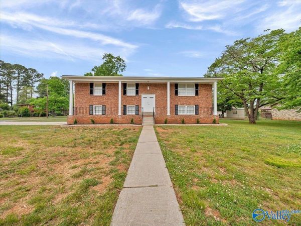 7700 Carlton Drive SW, Huntsville, AL 35802