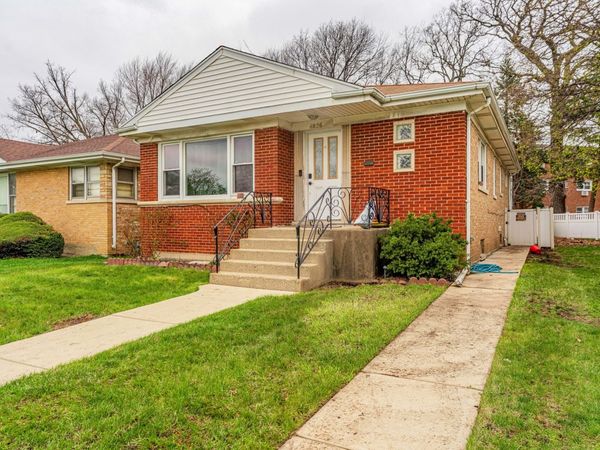 4856 Howard Street , Skokie, IL 60077