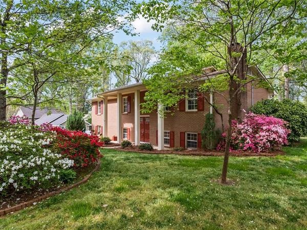 2070 Duckworth Court , Winston-Salem, NC 27106