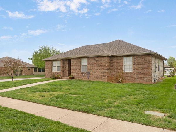 406 S Casa Grande Avenue, Springfield, MO 65802