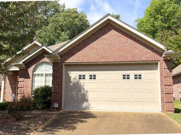 516 Hummingbird, Starkville, MS 39759