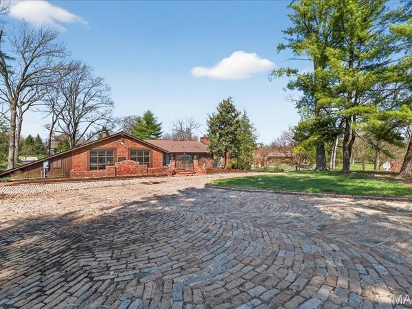 10 Vouga Lane, St Louis, MO 63131