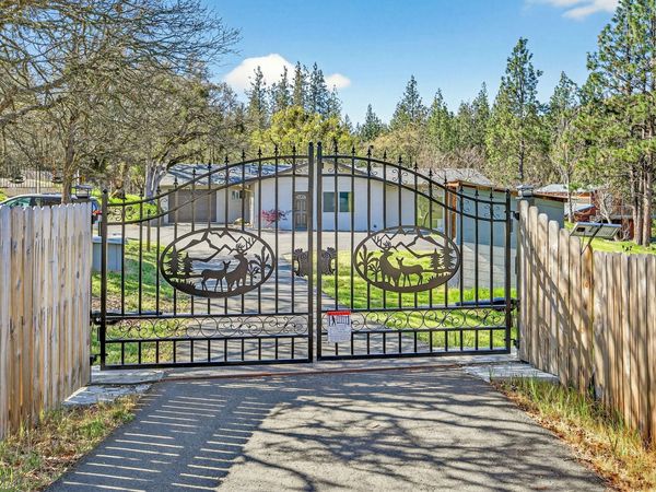 5700 Highway 238, Jacksonville, OR 97530