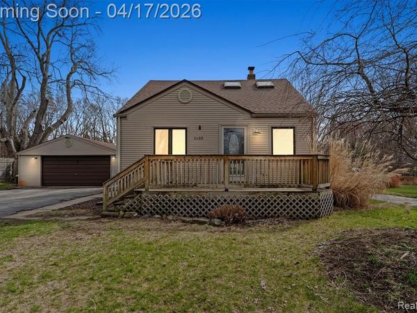 1655 Petrolia, West Bloomfield Twp, MI 48324