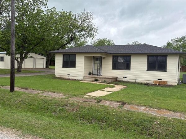 413 N Washington Street, West, TX 76691