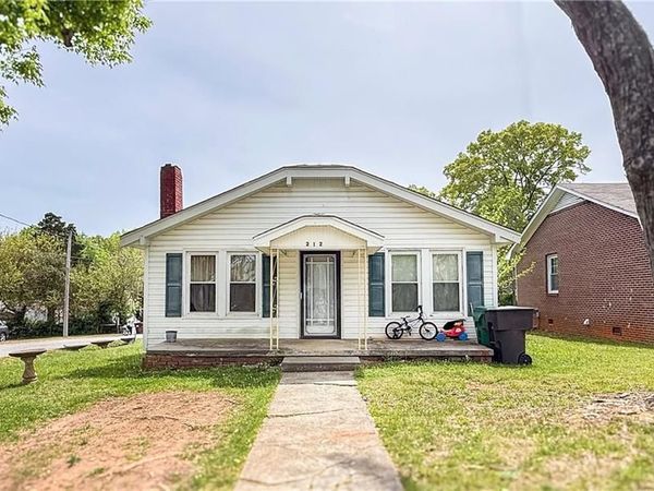 212 E Moore Avenue , High Point, NC 27263