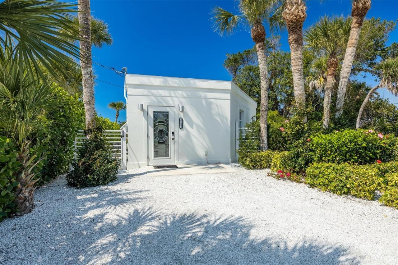 2740 N Beach Road, Unit B, Englewood, FL 34223 Photo