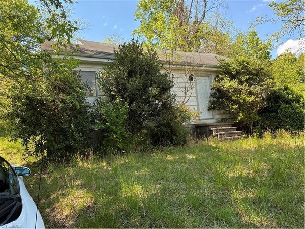 2816 Uwharrie Road , High Point, NC 27263