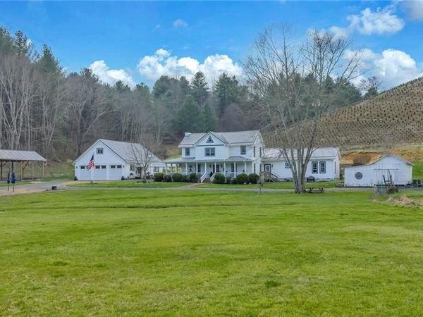 369 Spencer Branch Road , Lansing, NC 28643