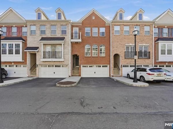 41 Creekside Court, SECAUCUS, NJ 07094