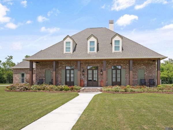 41170 Halie Dr, Prairieville, LA 70769