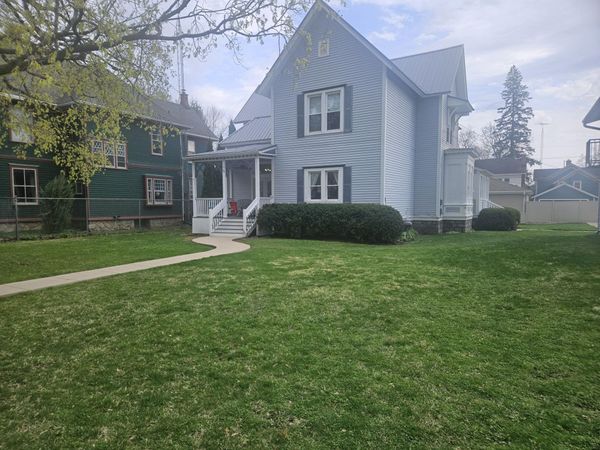 1128 Wisconsin St, Lake Geneva, WI 53147