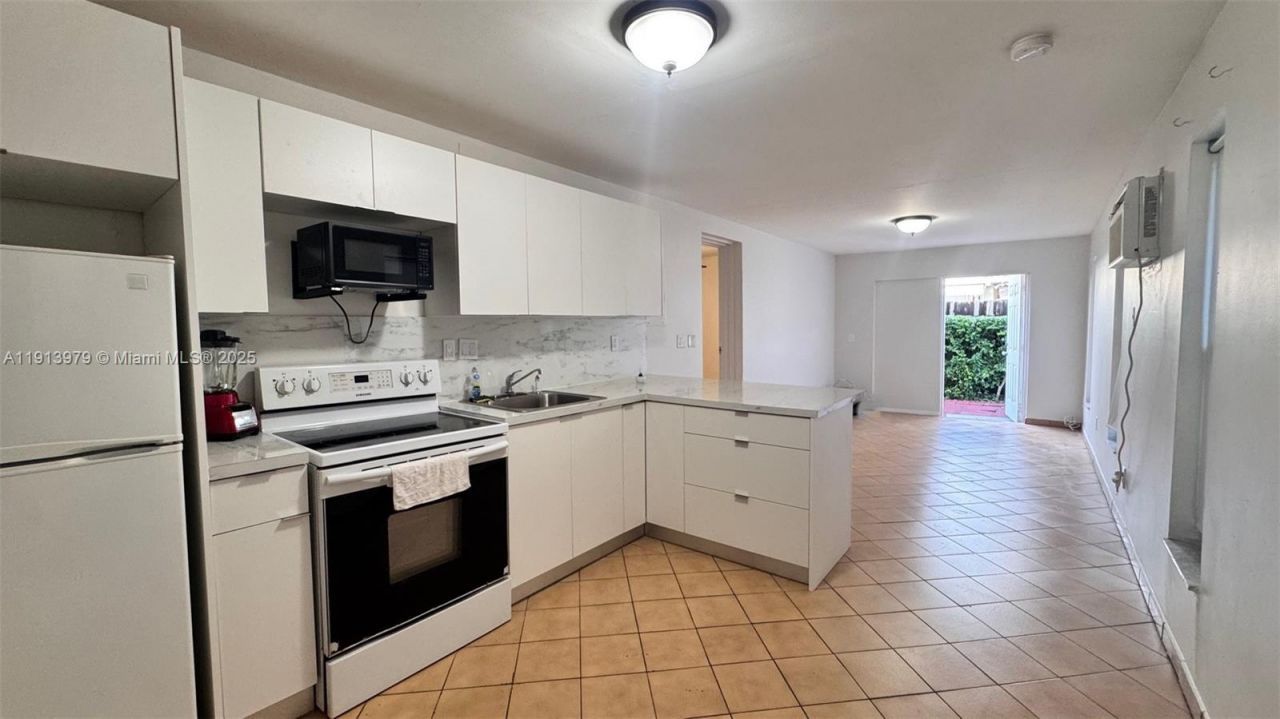 11570 SW 5th St, Sweetwater, FL 33174 Photo