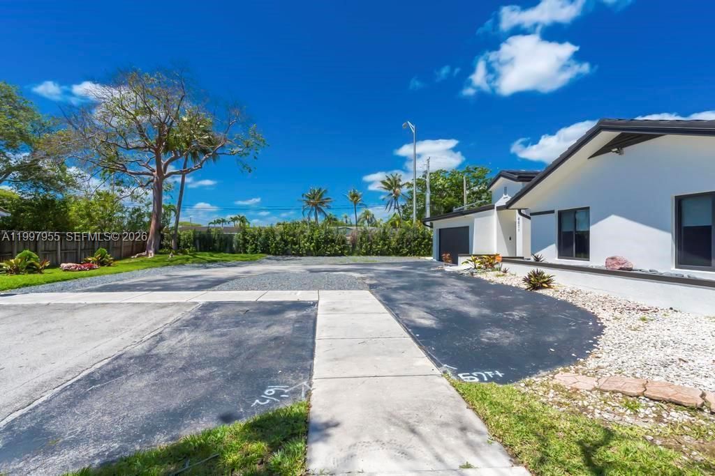 8611 SW 82nd Ter, Miami, FL 33143 Photo