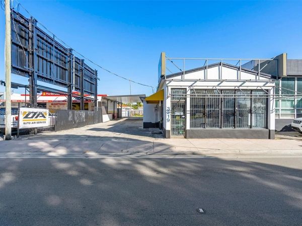 3219 SW 8th St, Miami, FL 33135