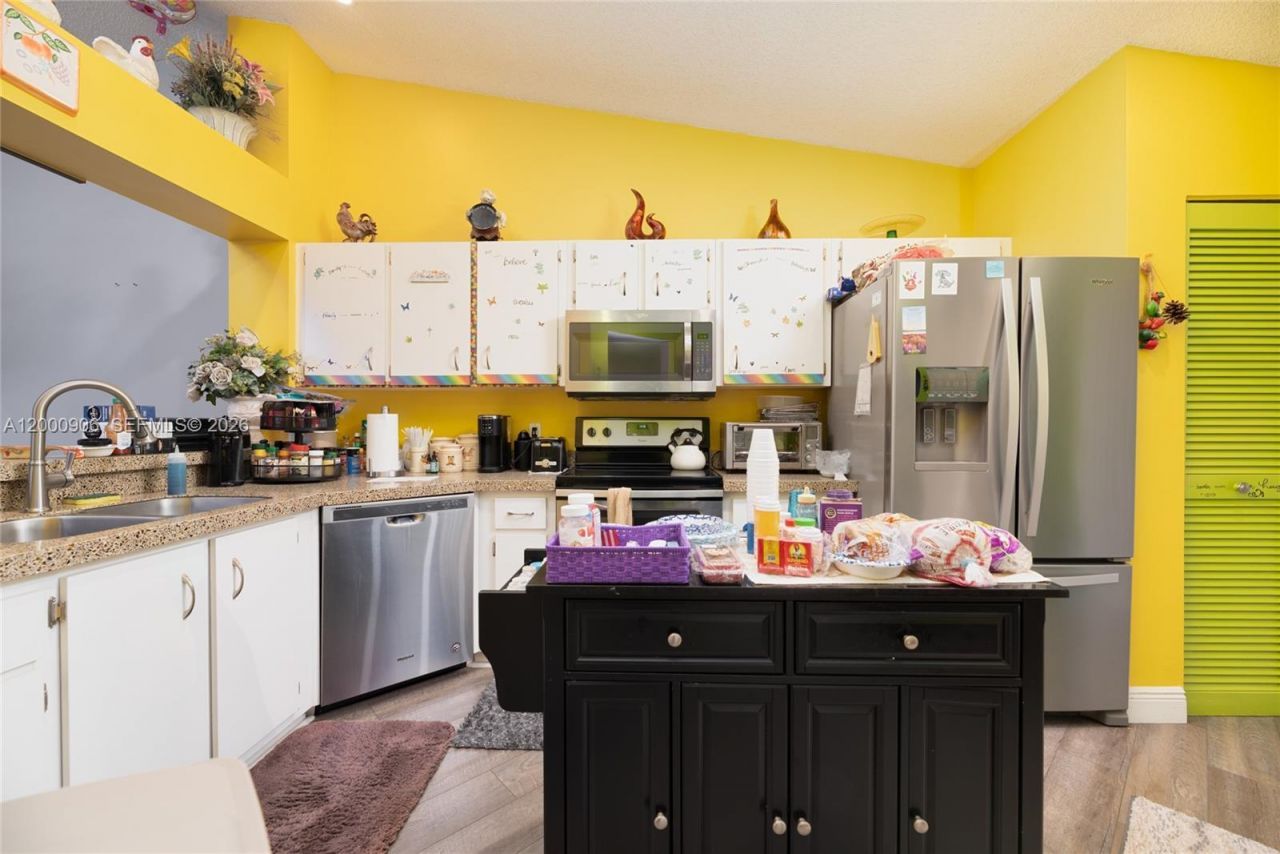 7535 Trent Dr, Unit 202, Tamarac, FL 33321 Photo