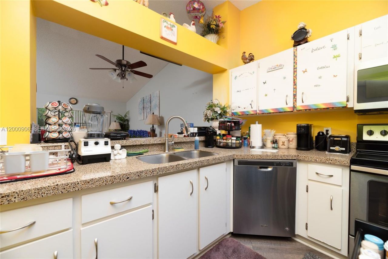 7535 Trent Dr, Unit 202, Tamarac, FL 33321 Photo