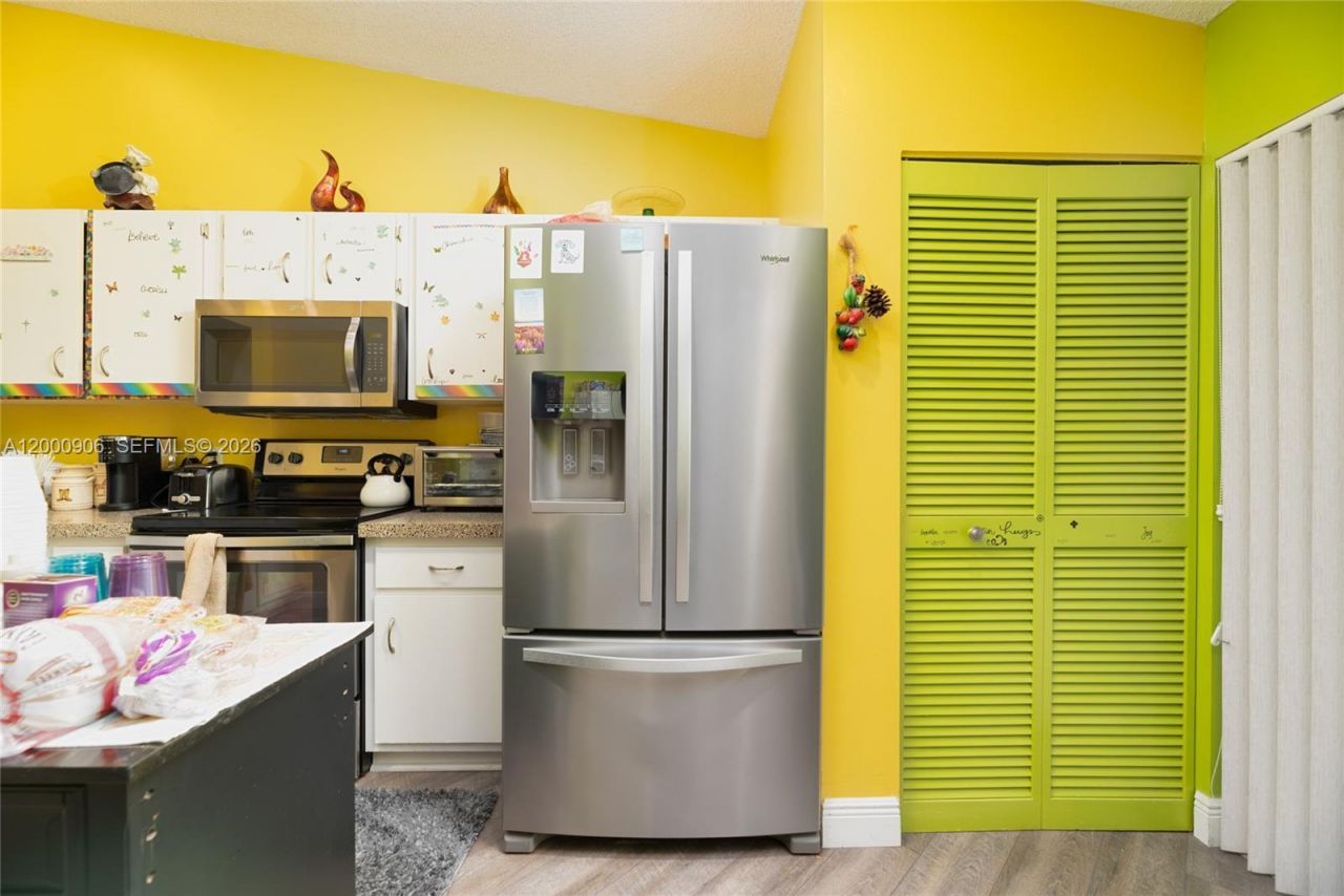 7535 Trent Dr, Unit 202, Tamarac, FL 33321 Photo