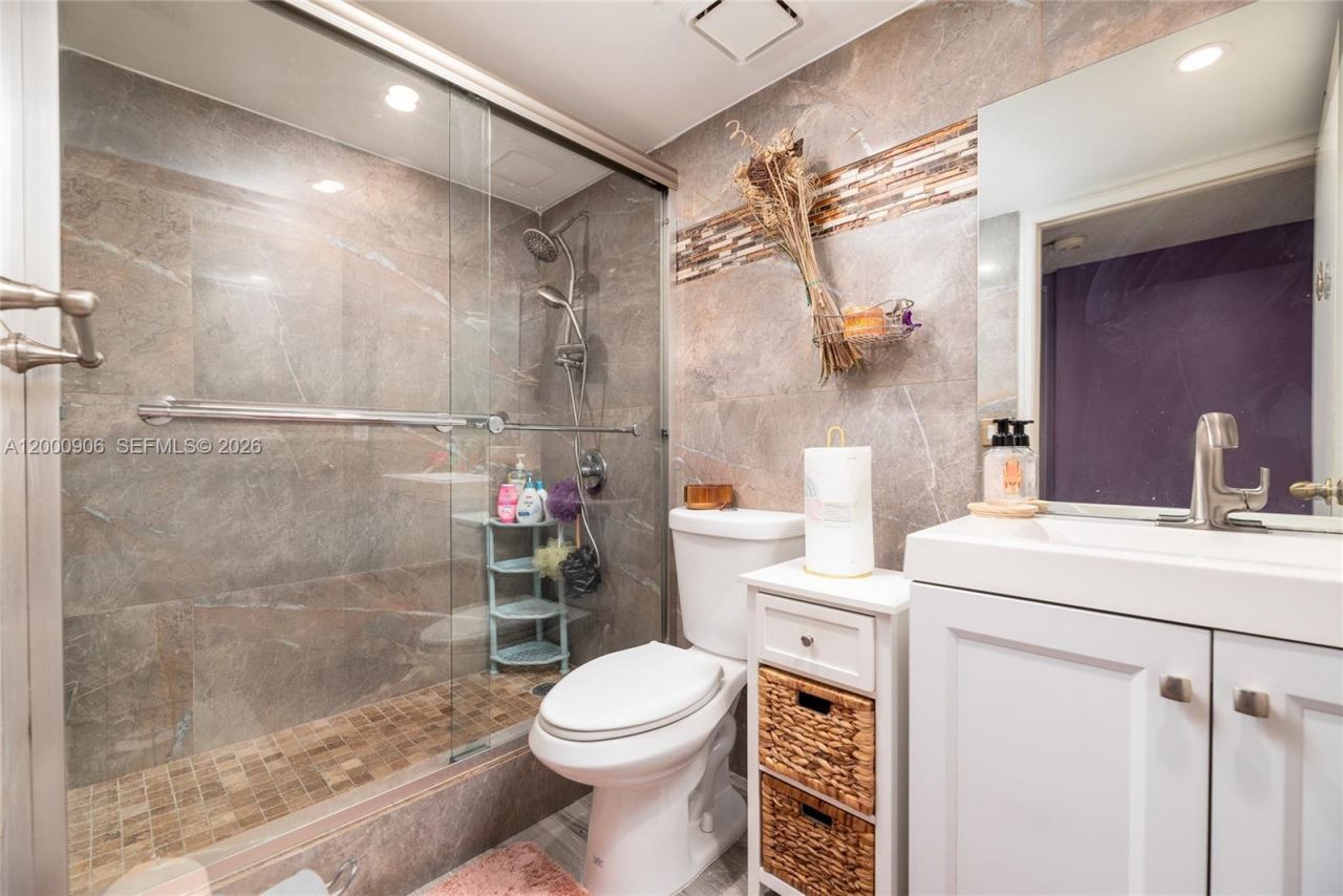 7535 Trent Dr, Unit 202, Tamarac, FL 33321 Photo