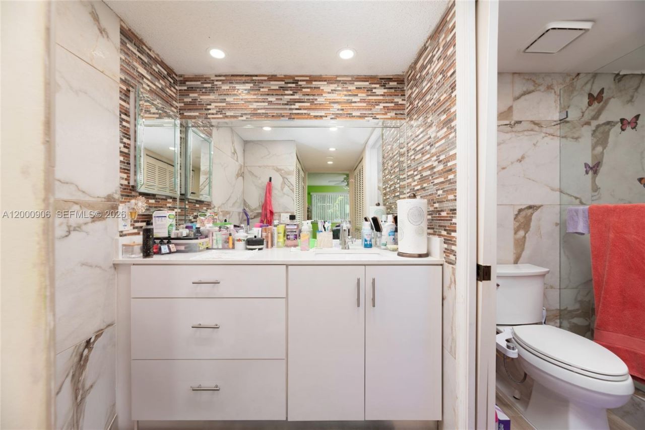 7535 Trent Dr, Unit 202, Tamarac, FL 33321 Photo