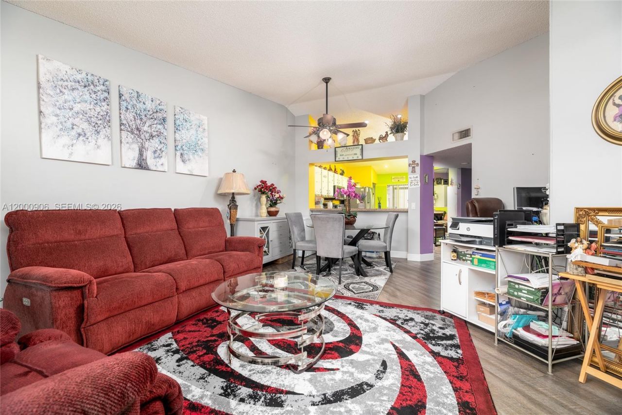 7535 Trent Dr, Unit 202, Tamarac, FL 33321 Photo